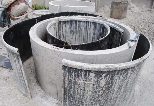 Pour la fabrication d'anneaux en béton armé, des formes spéciales sont nécessaires