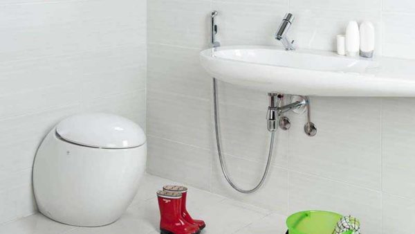 Installer une douche hygiénique sur un lavabo - facile et simple