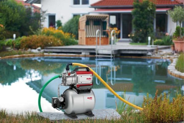 Station de pompage pour arroser le jardin - pratique, mais pas bon marché
