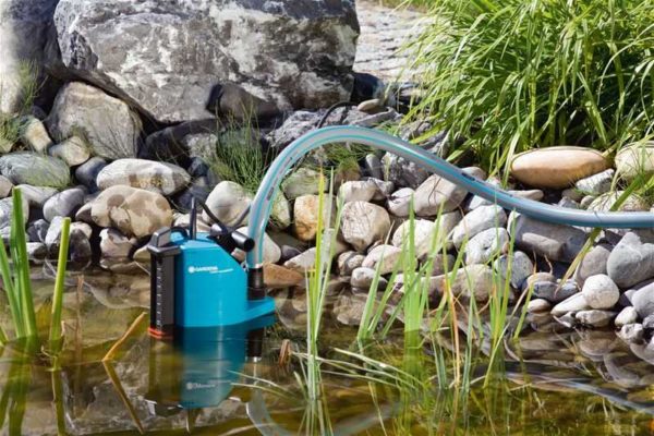 La pompe submersible de drainage peut fournir de l'eau d'une rivière ou d'un étang