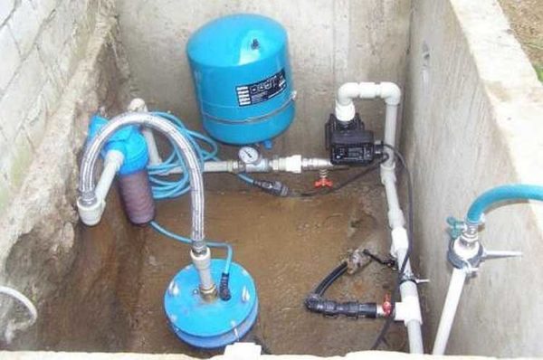 Installation d'un accumulateur hydraulique dans une fosse