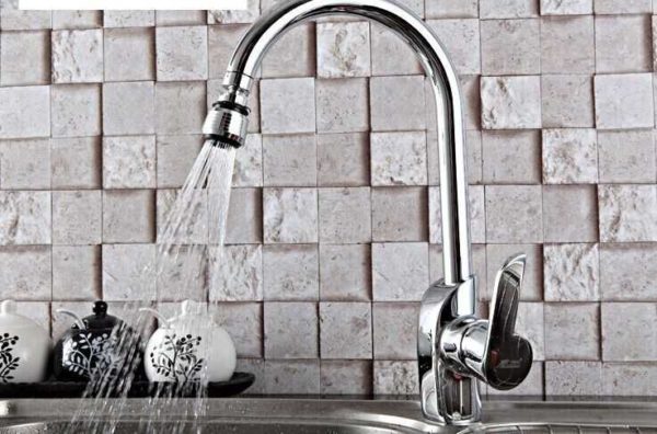 La buse peut changer le débit d'eau