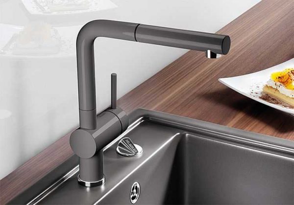 Si vous choisissez un robinet de cuisine en céramique, vous devez être très prudent.