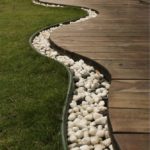 Le drainage des eaux pluviales de la maison et des chemins peut être aménagé comme ceci