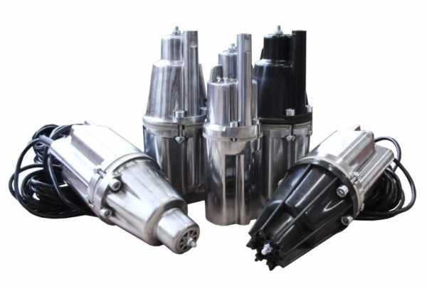 Différents noms et entreprises, quelques différences de caractéristiques, mais ce sont toutes des pompes à vibrations submersibles de type Malysh