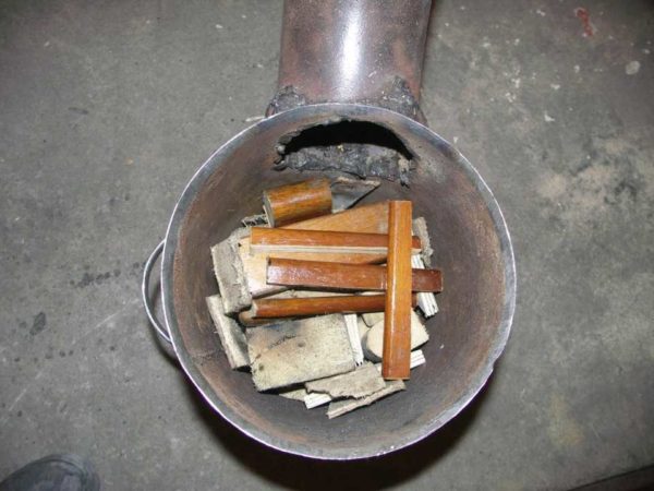 C'est le genre de bois utilisé pour chauffer ce four de garage