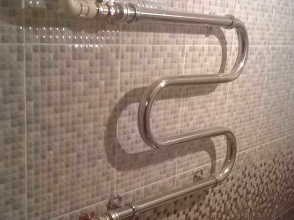 Un serpent commun. Peut-être pas un chef-d'œuvre, mais ça dure longtemps
