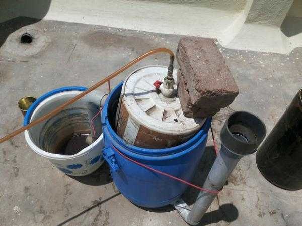 L'usine de biogaz la plus simple à partir d'un baril en plastique