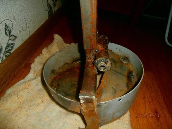 La perceuse faite maison avec récepteur de sol convient à l'installation de poteaux et de pieux