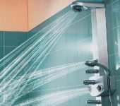 La pression d'eau normale dans le système d'alimentation en eau garantit les performances de tout équipement
