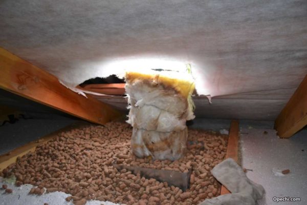 Possibilité de passer à travers le plafond et l'isolation