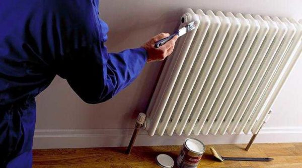 L'essentiel est la bonne peinture pour chauffer les radiateurs