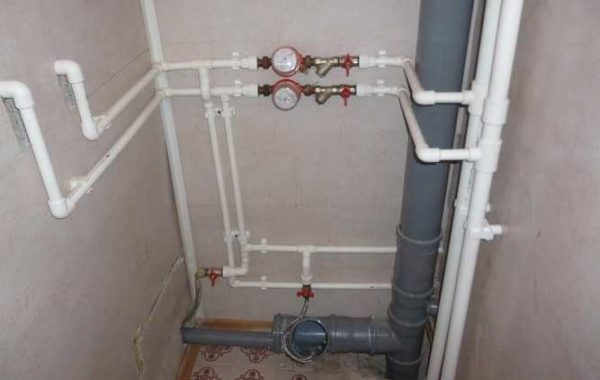 L'installation d'un système d'alimentation en eau à partir de tuyaux en polypropylène peut être effectuée indépendamment