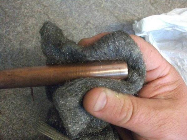 Il est nécessaire d'enlever la couche oxydée