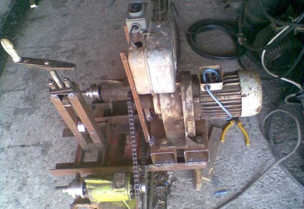 Cintreuse de tubes à entraînement électrique
