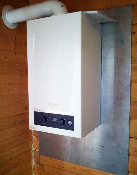 La chaudière à gaz ne peut être accrochée aux murs en bois que s'il y a un support incombustible