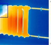 L'air dans le radiateur de chauffage interfère avec la circulation normale du liquide de refroidissement. Cela provoque un mauvais échauffement de la batterie.