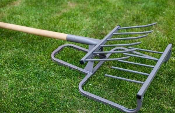 Vous pouvez utiliser un tuyau rond ou profilé, des tiges métalliques ou des pièces d'une fourche