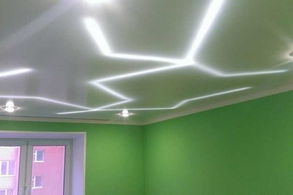 Éclairage sous plafond inhabituel