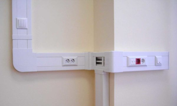 Chemins de câbles en plastique parapet