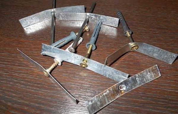 Un exemple d'attaches de câble maison