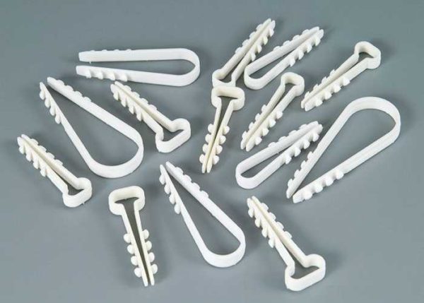 Clips de serrage pour câbles de différentes formes