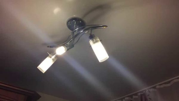 Pourquoi le voyant LED clignote-t-il lorsque le voyant est éteint