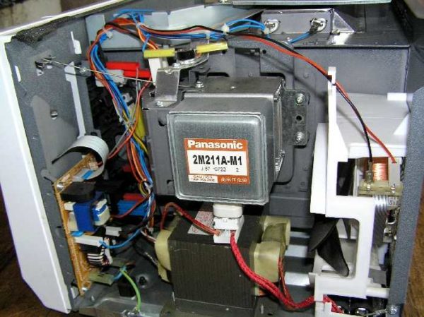 Si le micro-ondes ne chauffe pas, vous devrez le réparer