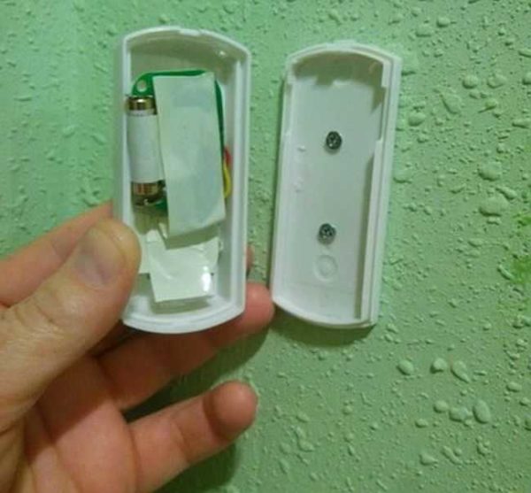 Voici à quoi ressemblera le bouton d'appel sans fil une fois démonté.
