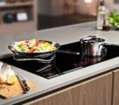 La réparation de la table de cuisson peut souvent être effectuée à la main.