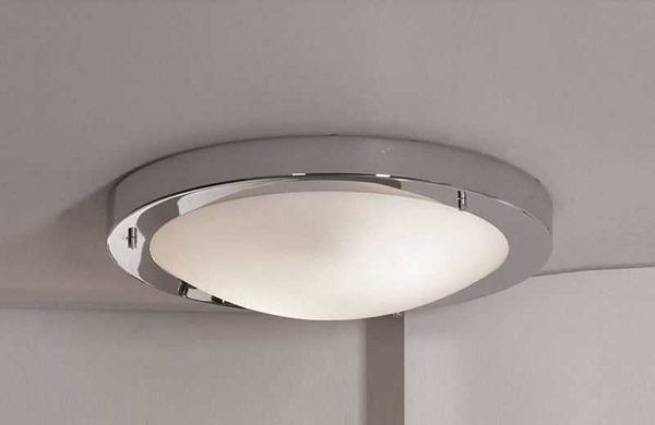 Plafonnier en surface pour salle de bain - une des options