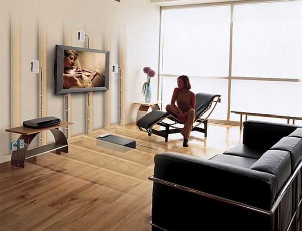 Fixer le téléviseur au mur est une bonne idée à la fois du point de vue de la conception et de la sécurité