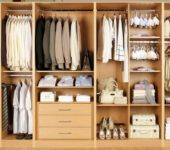Les étagères en porte-à-faux n'appartiennent pas à l'intérieur, mais elles sont pratiques pour placer de petits objets