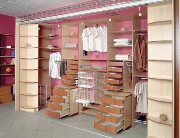 Le remplissage de l'armoire coulissante est sélectionné individuellement