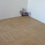 Une autre option pour la disposition du parquet à partir de carreaux de vinyle