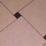 Il ressemble à des carreaux de céramique ou de grès cérame