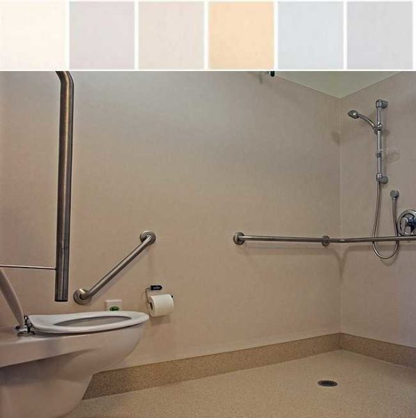 Un exemple d'utilisation du linoléum pour la décoration des murs de la salle de bain