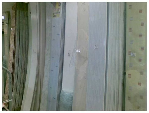 Pour une belle finition avec des panneaux en plastique, vérifiez la qualité en magasin