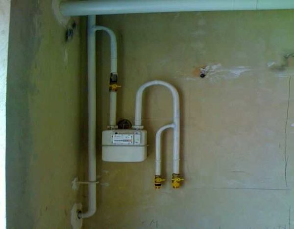 Seule la cuisine peut avoir un mur plâtré - les travailleurs au gaz ont besoin d'un compteur pour être installé
