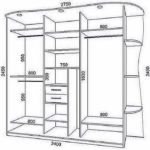 Ceci est un exemple d'une armoire avec 3 portes dans le couloir