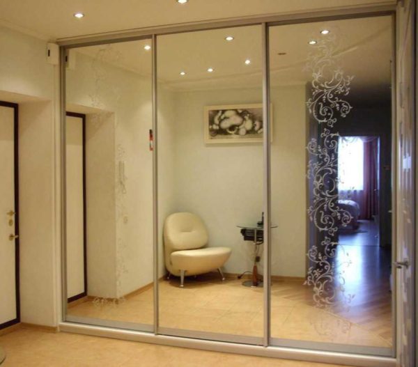 Armoire à miroir