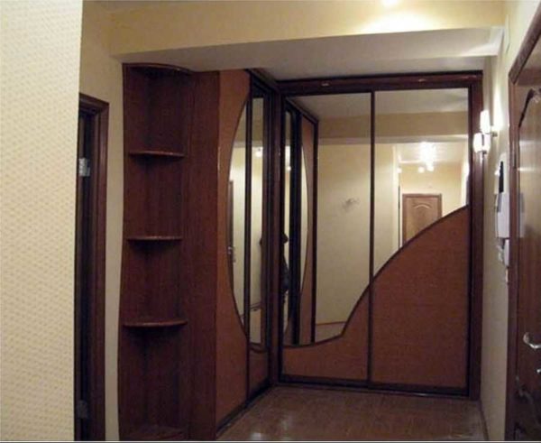 Les façades combinées sont le plus souvent réalisées avec des miroirs.