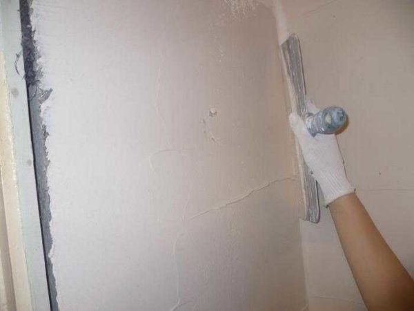 Il est nécessaire de travailler avec du mastic à une température positive