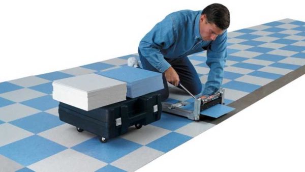 Les carreaux de sol en PVC peuvent être carrés