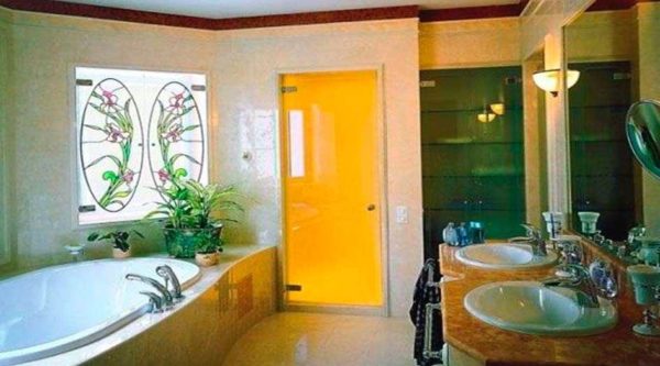 Les portes en verre peuvent être colorées