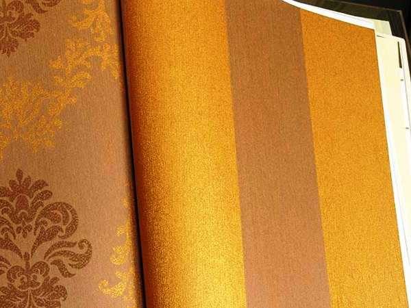 Papier peint textile - a fière allure mais coûte cher