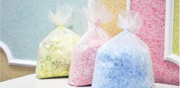 Le papier peint liquide a généralement une structure non uniforme