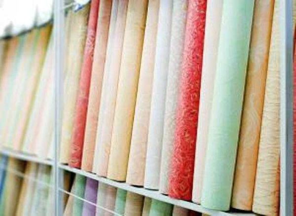 Papier peint intissé avec revêtement intissé