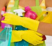 Comment et comment nettoyer les carreaux de la salle de bain dépend du type de pollution