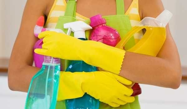 Comment et comment nettoyer les carreaux de la salle de bain dépend du type de pollution
